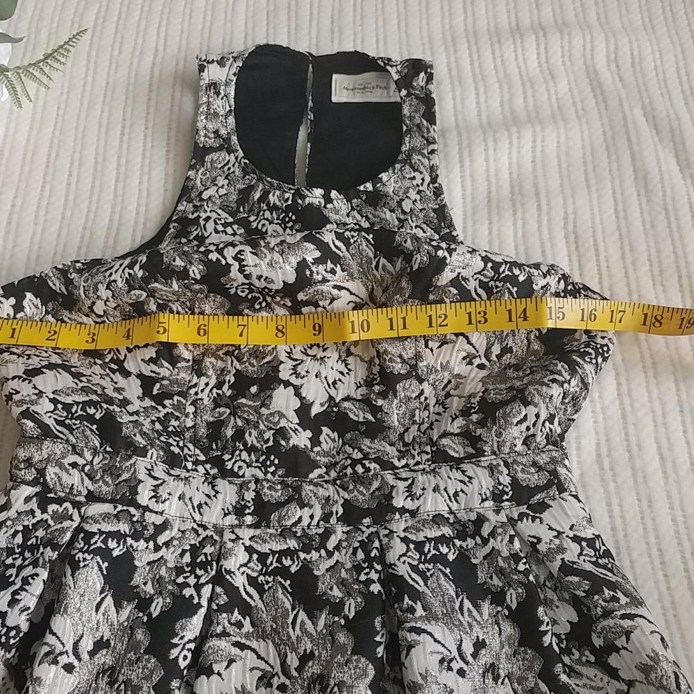 Abercrombie and Fitch Sleevless jacquard dress. - Picture 5 of 7